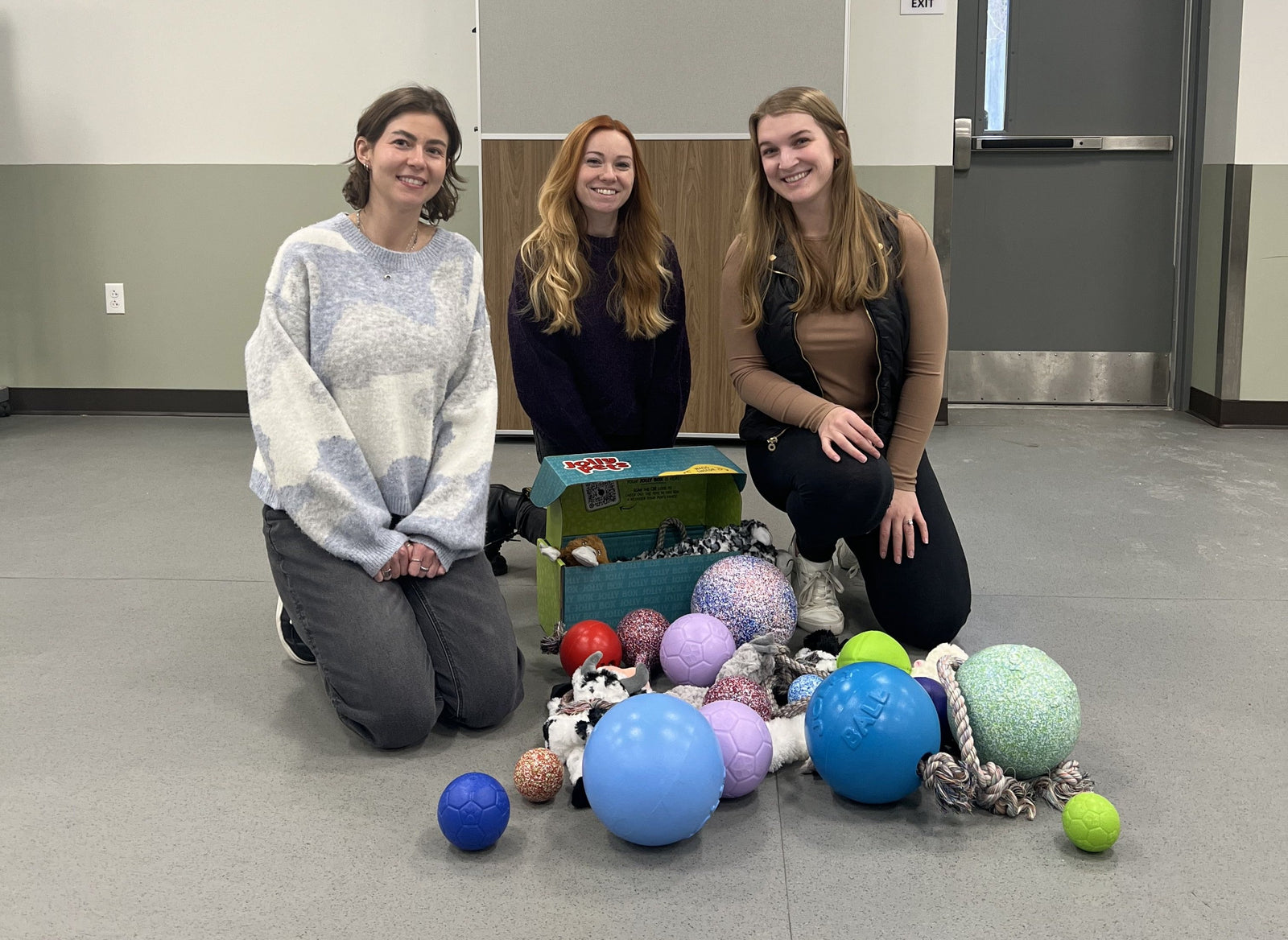 Holiday Delivery to Shelter Dogs at Cleveland APL